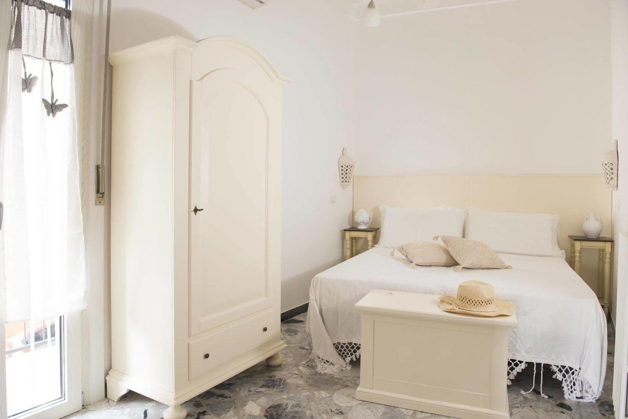 Dimora Cappuccini Guest House Cisternino Exterior photo