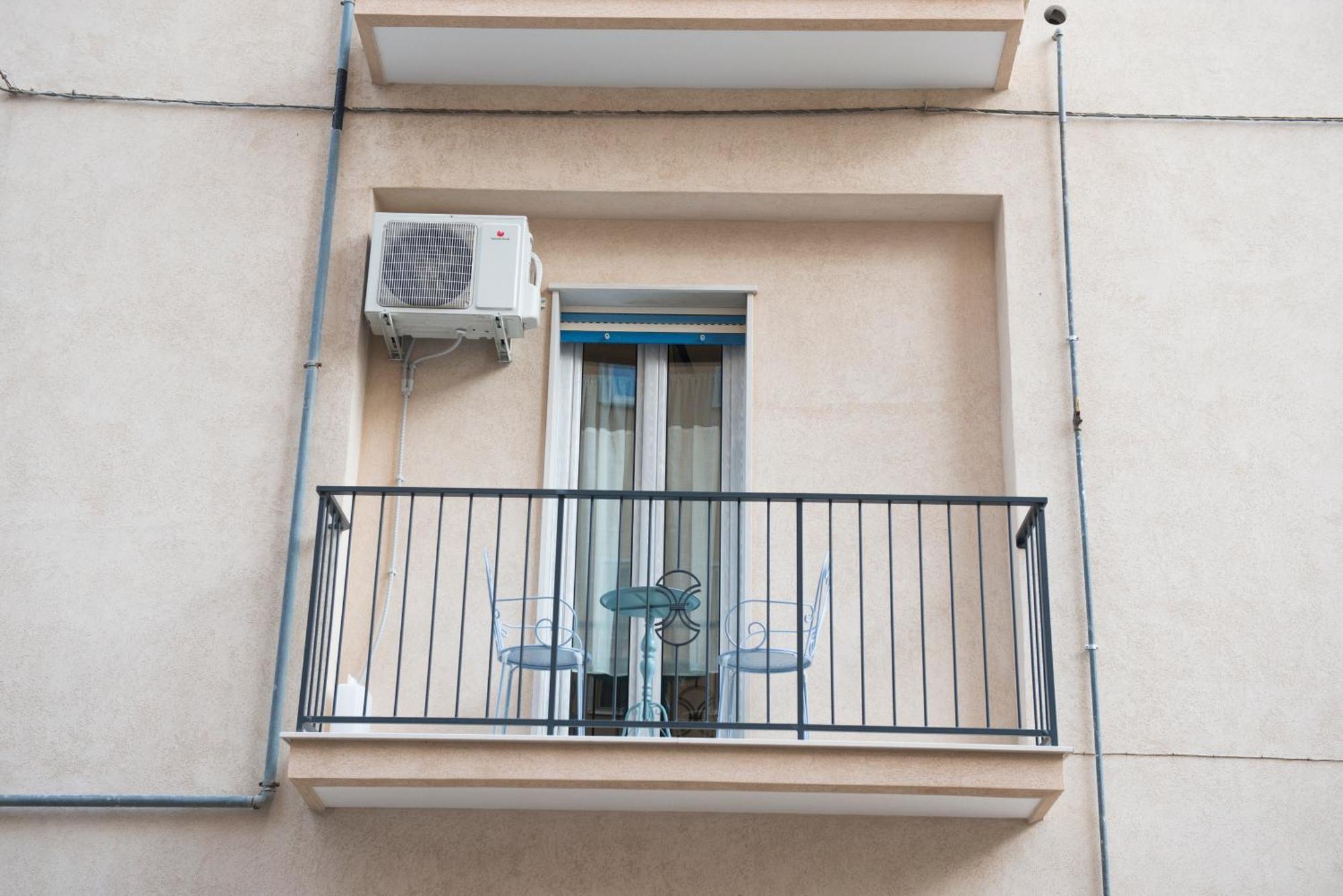 Dimora Cappuccini Guest House Cisternino Exterior photo