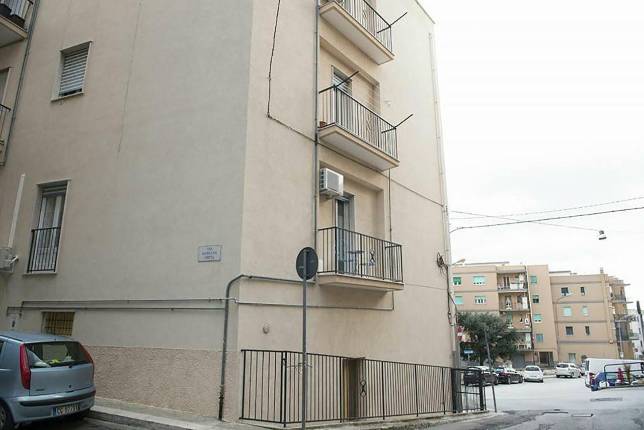 Dimora Cappuccini Guest House Cisternino Exterior photo